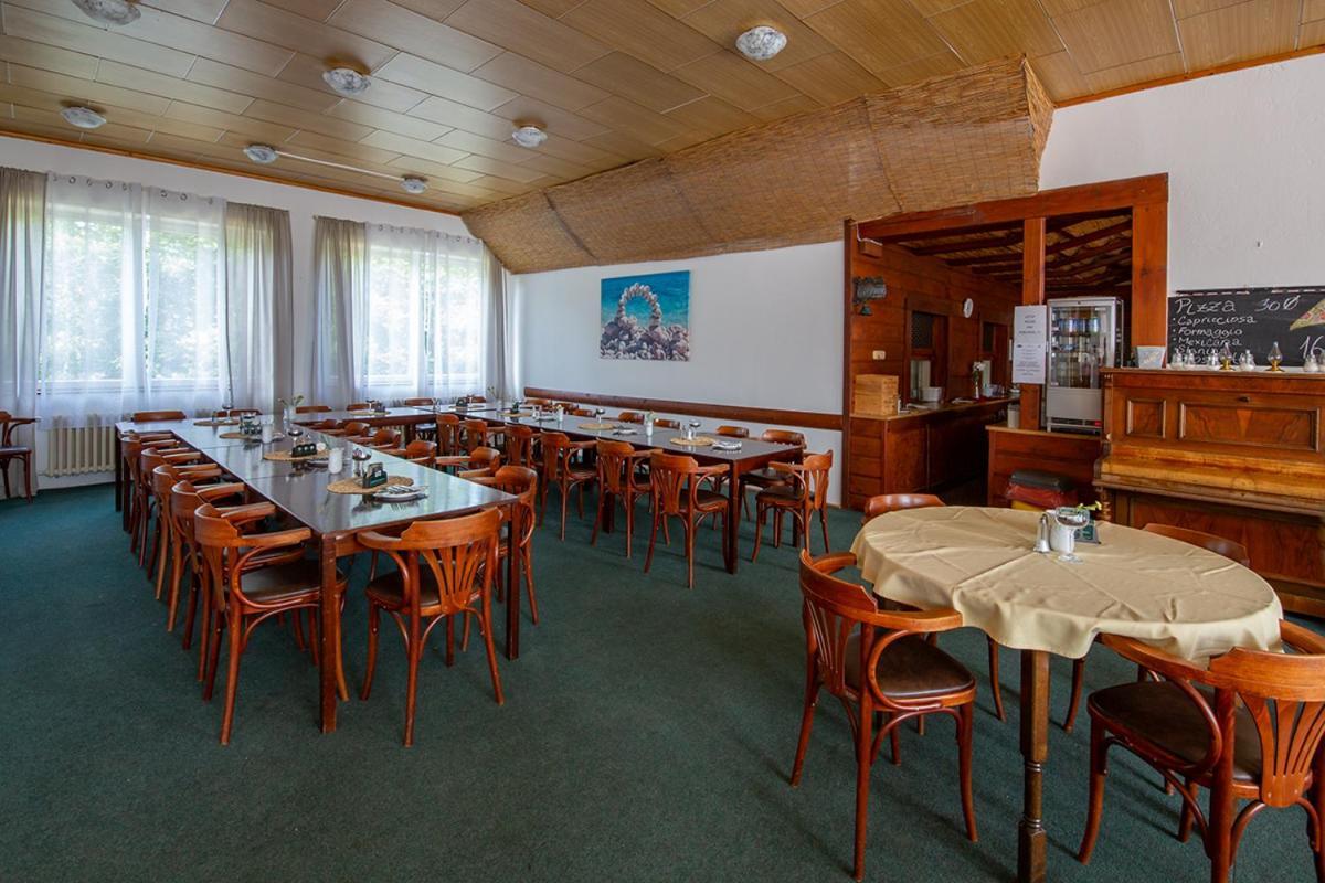 Holiday Park Vrchlabi - Lisci Farma Bagian luar foto