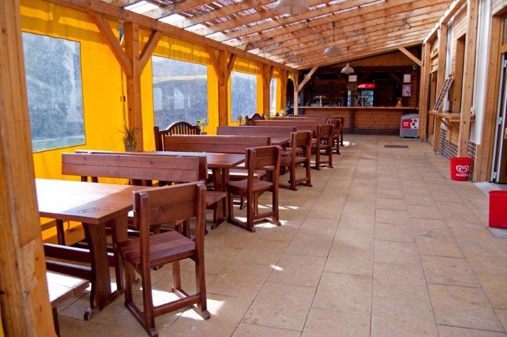 Holiday Park Vrchlabi - Lisci Farma Bagian luar foto